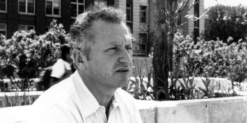 Orbán Ottó született Szauer Ottó (Budapest, 1936. május 20. – Szigliget, 2002. május 26.) magyar költő, esszéíró, műfordító, egyetemi vendégoktató; a Magyar PEN Club alelnöke, a Digitális Irodalmi Akadémia alapító tagja.