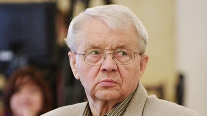Bertók László (Vése, 1935. december 6. – Pécs, 2020. szeptember 14.) Kossuth- és József Attila-díjas magyar író, költő, a Digitális Irodalmi Akadémia alapító tagja.